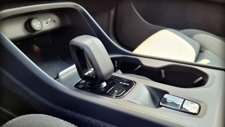 Volvo XC 40 cena 169555 przebieg: 31125, rok produkcji 2023 z Otmuchów małe 562